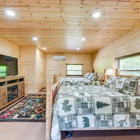 Charming Cabin Near Roaring River State Park!